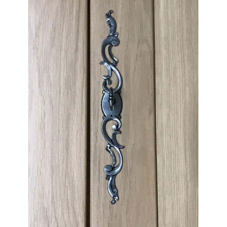 RUSTIC KEY ENTRY ON THE RIGHT