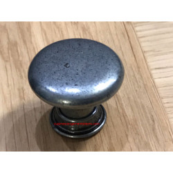 32-MM-DURCHMESSERKNOPF AM SCHALLLOCH AUS GEALTERTEM STAHL