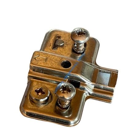 EMBASE A CLIPSER TITUS LAMA VIS PREMONTEES H00