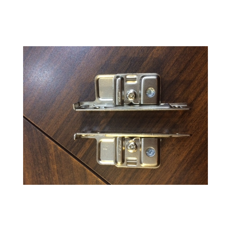 CLIP DE FACHADA BLUM